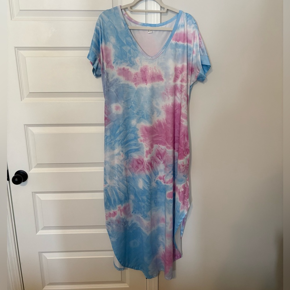 Tie-Dye V-Neck Maxi Dress